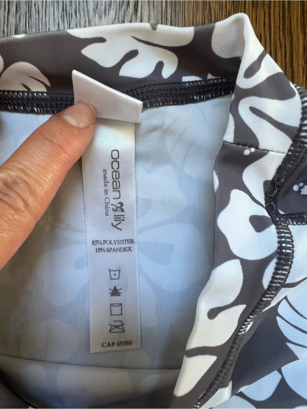 Oceanlily Maternity Ruched Rashguard - Picture 3 of 6
